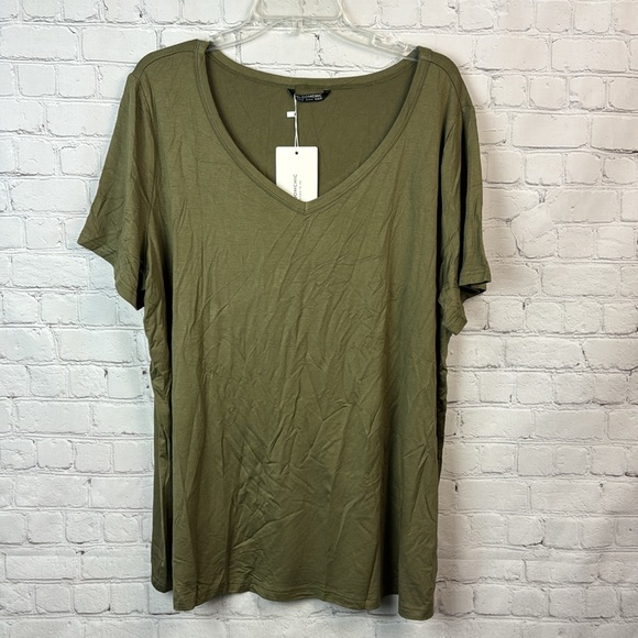 BloomChic Olive Green V Neck T Shirt Top Plus Size 2X - Picture 2 of 6